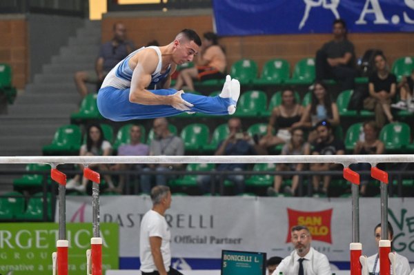 Talijanski gimnastičar doživio stravičan pad na Univerzijadi. Kolege se od šoka povukle s natjecanja