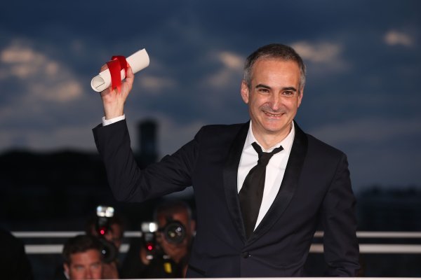 Slavni francuski redatelj Olivier Assayes i Mia Hansen-Love zajedno su već 15 godina te imaju sedmogodišnju kćer Vicky 