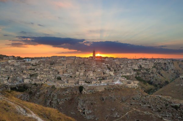  Materu, zabačeni grad na jugu Italije, UNESCO je 1993. stavio na svoj popis, Mel Gibson je 2004. ondje snimio 'Pasiju'