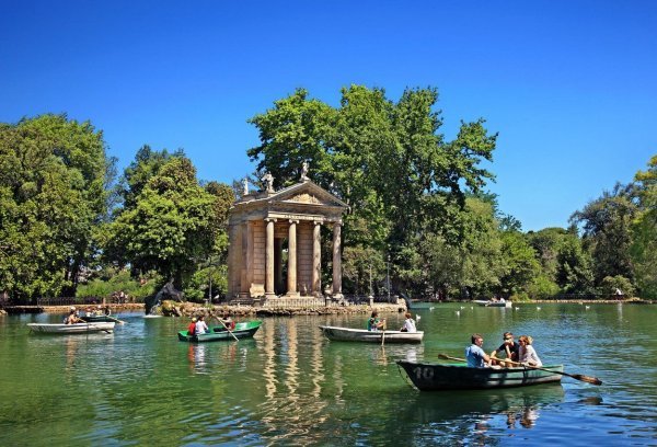 Jezero u Villi Borhese