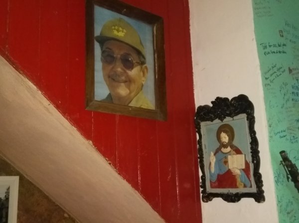 Raul Castro i Isus na zidu do zida