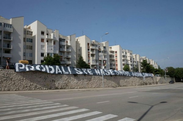 Poruka u Splitu na dan utakmice Hrvatska-Češka čitatelj