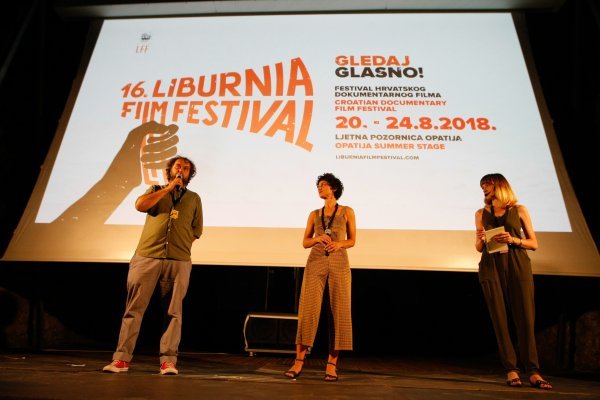 Direktor festivala Oliver Sertić (lijevo) na otvaranju