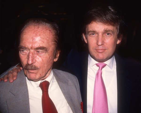 Dokumenti koje su pregledali novinari američkog dnevnog lista pokazuju da je Fred Trump bio i siva eminencija u biznisu Donalda Trumpa