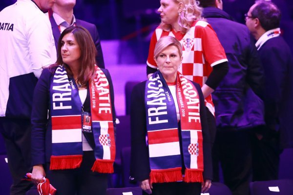 Predsjednica Kolinda Grabar-Kitarović s tibina prati finale Davis Cupa