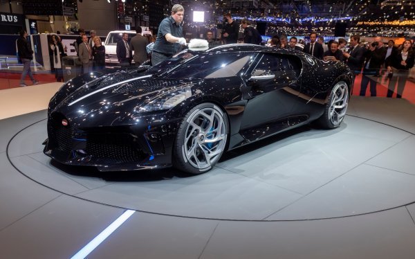 Bugatti La Voiture Noire je imao svoju svjetsku premijeru na Salonu automobila u Ženevi prošle godine u povodu 110. rođendana marke Bugatti