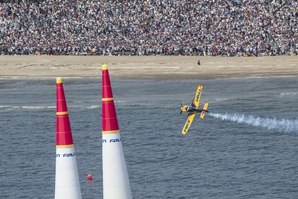 Red Bull Air Race - Chiba tribine Red Bull