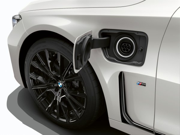 I BMW se uključio u proizvodnju električnih automobila; BMW 745 e